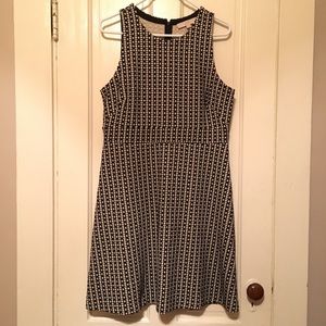 CLOSET CLEAROUT Black & white patterned LOFT dress
